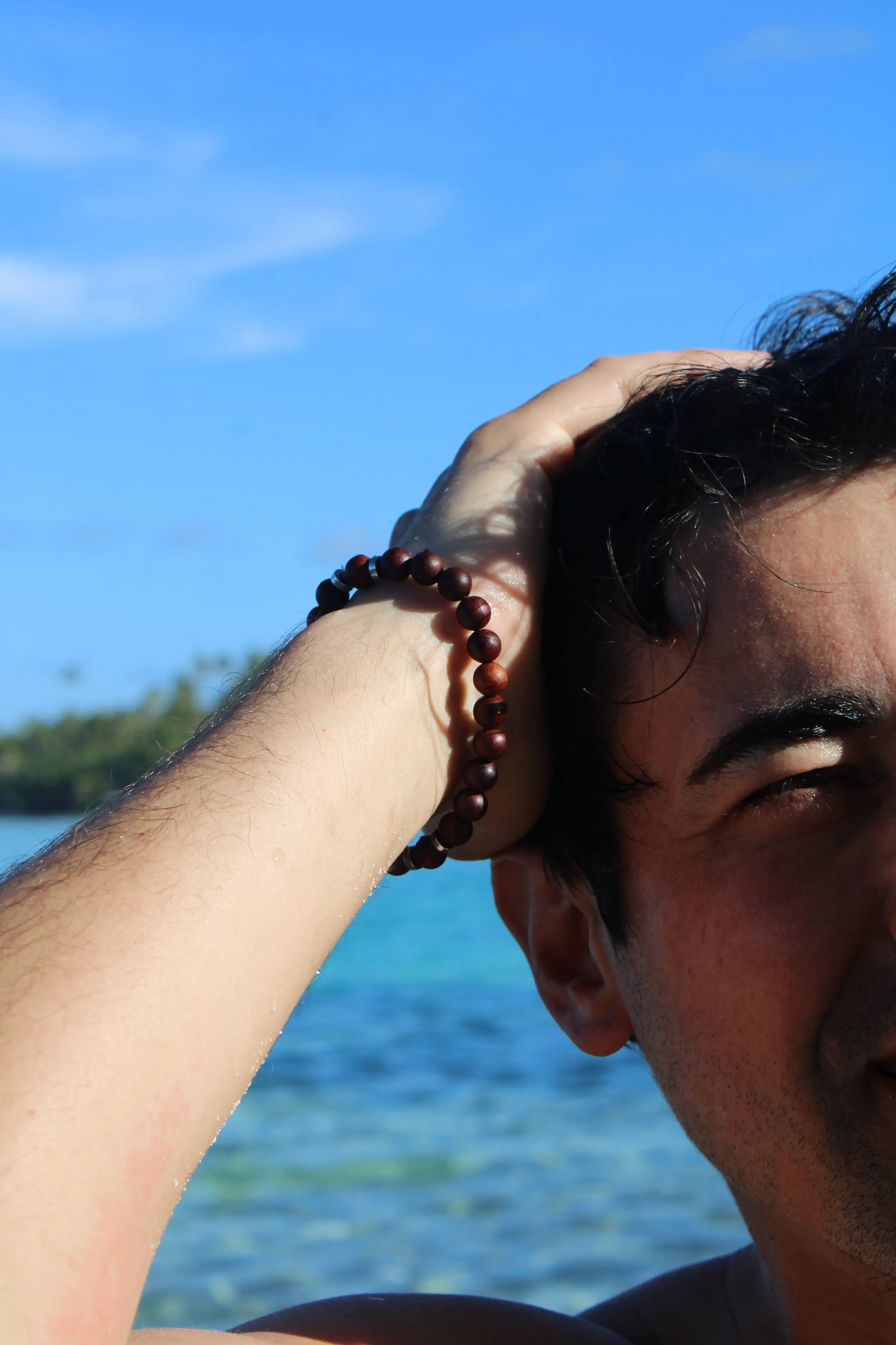 Mon frere posant pour une photo